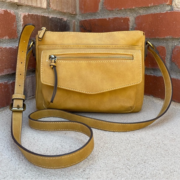 Magnolia Grace Allie Multi-pocket Crossbody Bag in Mustard color - Stitch Fix - Picture 2 of 7